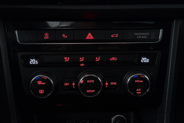 Seat Ateca 1.4 EcoTSI Xcellence (PANORAMADAK, CAMERA, STOELVERWARMING, TREKHAAK)