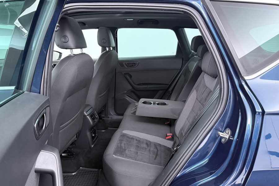 Seat Ateca 1.4 EcoTSI Xcellence (PANORAMADAK, CAMERA, STOELVERWARMING, TREKHAAK)