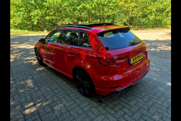 Audi A3 Sportback 35 TFSI S Line black line . Panoramadak . Matrix .
