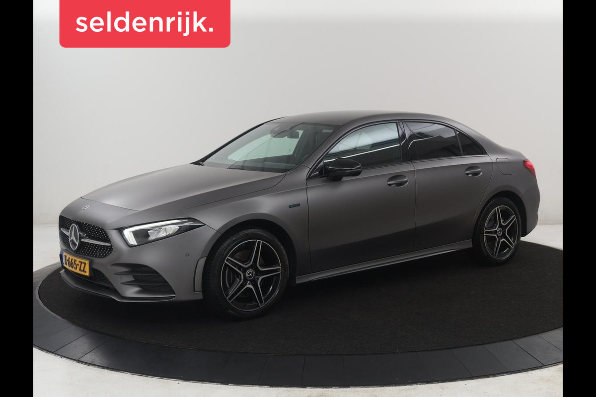 Mercedes-Benz A-Klasse 250 e Business Solution AMG Limited | SOH 94,5% | Leder/alcantara | Cruise control | Stoelverwarming | Navigatie | Bluetooth | Sfeerverlichting | Camera | Park assist