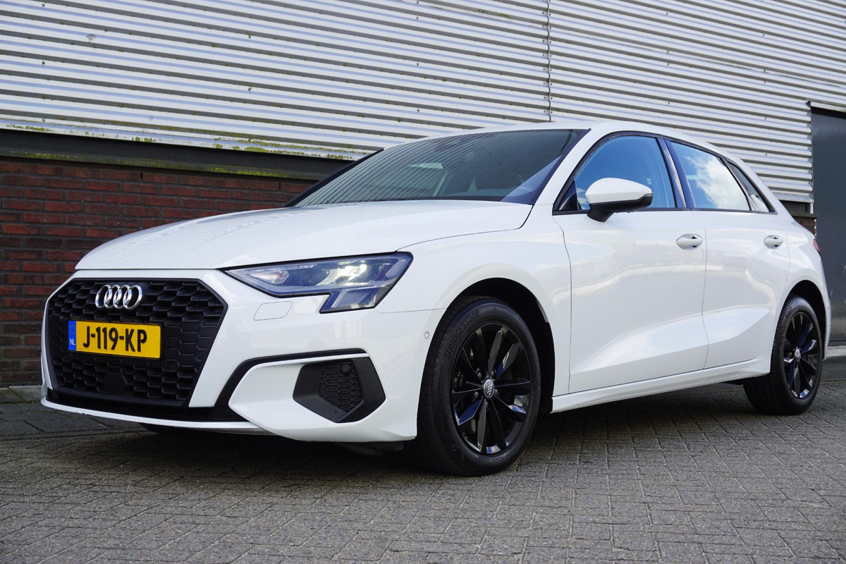 Audi A3 Sportback 35 TFSI150PK/Digitaal Dashboard/Camera/Automatisch inparkeer hulpsysteem.