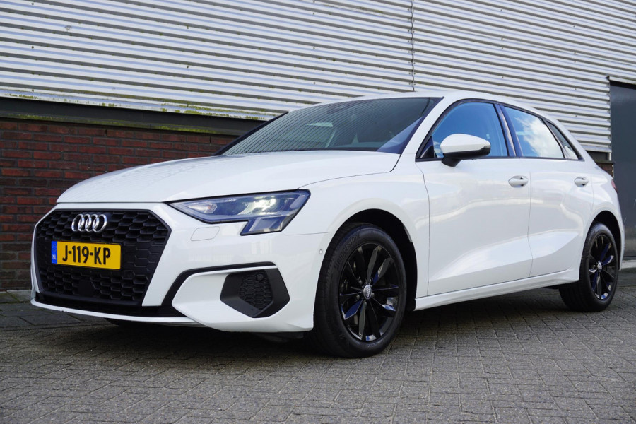 Audi A3 Sportback 35 TFSI150PK/Digitaal Dashboard/Camera/Automatisch inparkeer hulpsysteem.