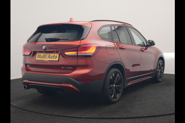 BMW X1 xDrive25e Sportline PHEV 221pk Dealer O.H | Trekhaak Afn. | Camera | Harman / Kardon | Head Up | Sporstoelen Verwarmd | Cruise Control | Carplay | Sfeerverlichting | Navigatie | DAB | 18"L.M | Plug In Hybrid |