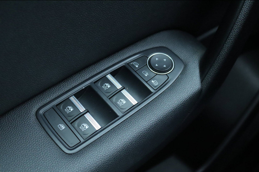 Renault Captur 1.6 E-Tech Plug-in Hybrid / Carplay / Camera