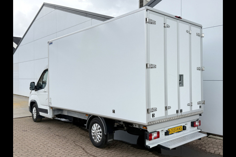 Maxus eDeliver 9 65kWh 204PK Elektrisch Bakwagen met achterdeuren Airco ACC Carplay Camera Parkeersensoren Meubelbak Koffer