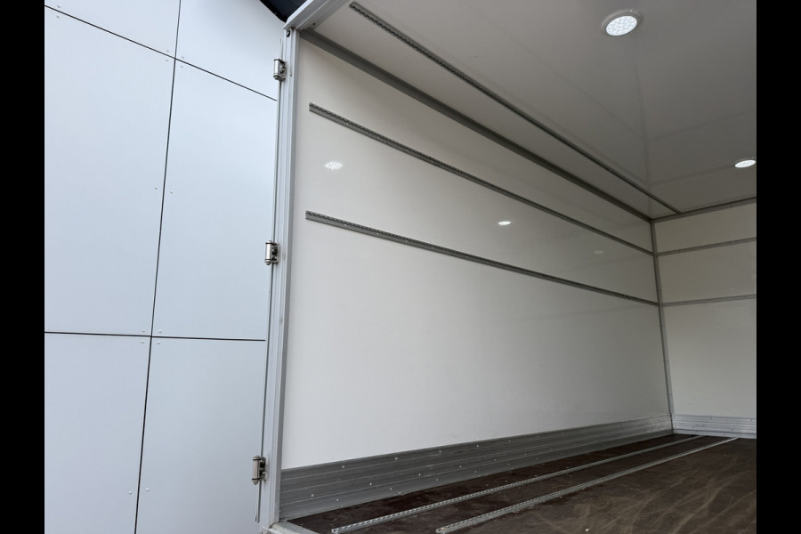 Maxus eDeliver 9 65kWh 204PK Elektrisch Bakwagen met achterdeuren Airco ACC Carplay Camera Parkeersensoren Meubelbak Koffer