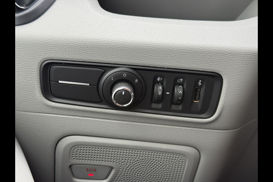 Maxus eDeliver 9 65kWh 204PK Elektrisch Bakwagen met achterdeuren Airco ACC Carplay Camera Parkeersensoren Meubelbak Koffer