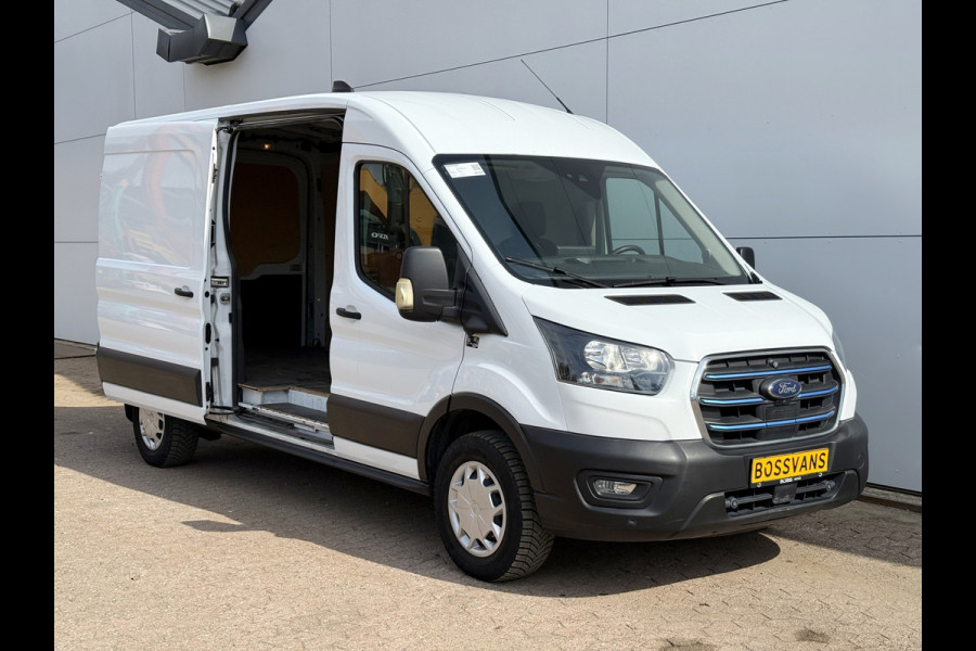 Ford E-Transit 68kWh 184PK L3H2 317km WLTP 96,2% (SOH) BEV Snelladen Navigatie Cruise control Climate control 360 Camera Carplay Laadkabel Parkeersensoren