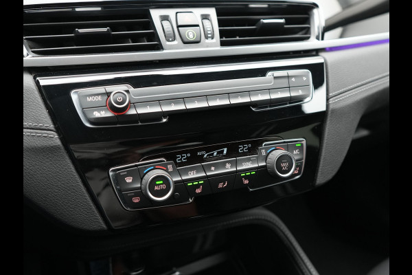 BMW X1 xDrive25e Sportline PHEV 221pk Dealer O.H | Trekhaak Afn. | Camera | Harman / Kardon | Head Up | Sporstoelen Verwarmd | Cruise Control | Carplay | Sfeerverlichting | Navigatie | DAB | 18"L.M | Plug In Hybrid |
