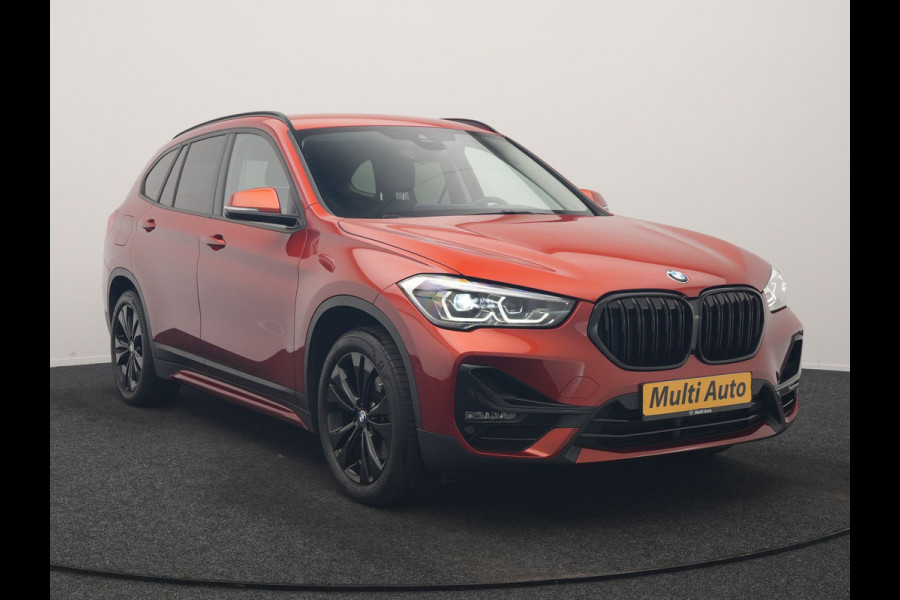BMW X1 xDrive25e Sportline PHEV 221pk Dealer O.H | Trekhaak Afn. | Camera | Harman / Kardon | Head Up | Sporstoelen Verwarmd | Cruise Control | Carplay | Sfeerverlichting | Navigatie | DAB | 18"L.M | Plug In Hybrid |