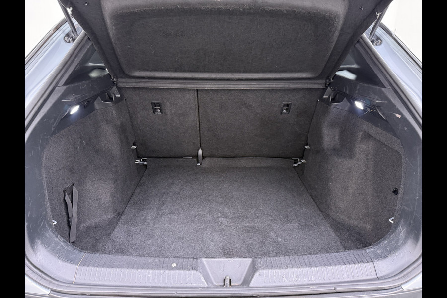 Volkswagen ID.4 Pro 82kWh 204PK SOH 96% Warmtepomp Trekhaak Adap.Cruise Apple Carplay Android Auto Navi Ecc Wifi Lmv 19" Led Isofix DAB Bluetooth Rijstrooksensor 1e Eigenaar Dealeronderhouden Origineel Nederlandse Auto