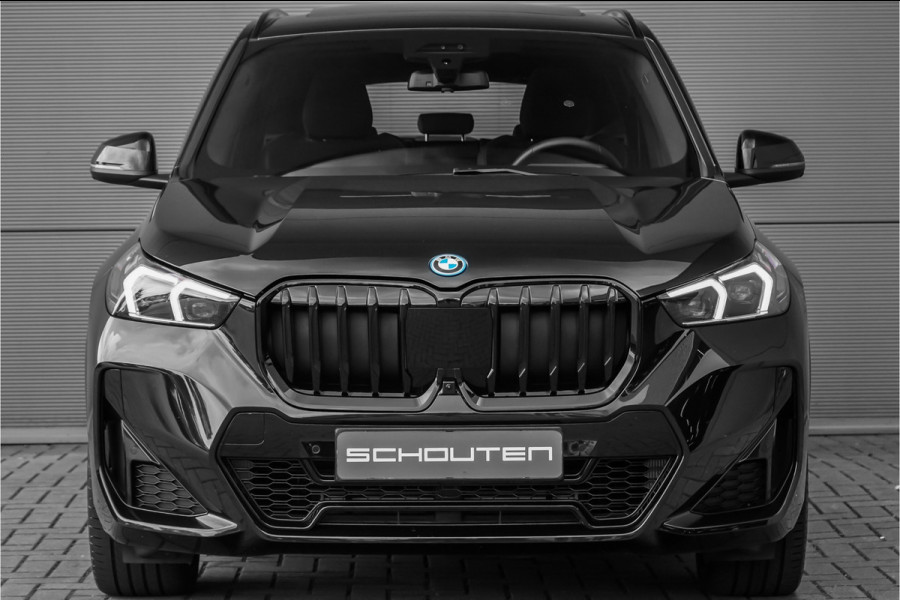 BMW X1 xDrive25e M-Sport Pano Driving Assist Pro Stuur & Stoelverw 360° HUD
