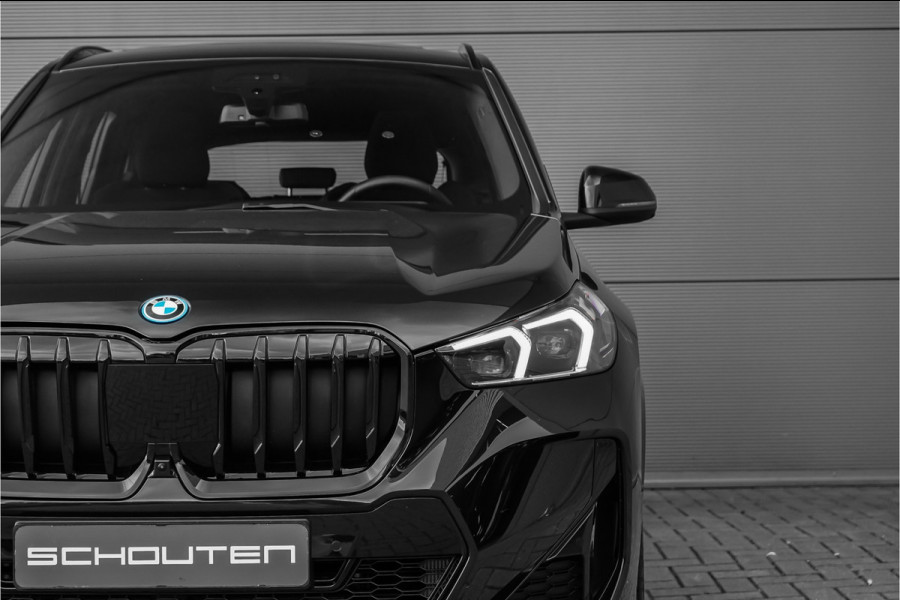 BMW X1 xDrive25e M-Sport Pano Driving Assist Pro Stuur & Stoelverw 360° HUD