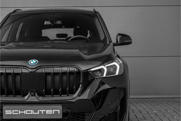 BMW X1 xDrive25e M-Sport Pano Driving Assist Pro Stuur & Stoelverw 360° HUD