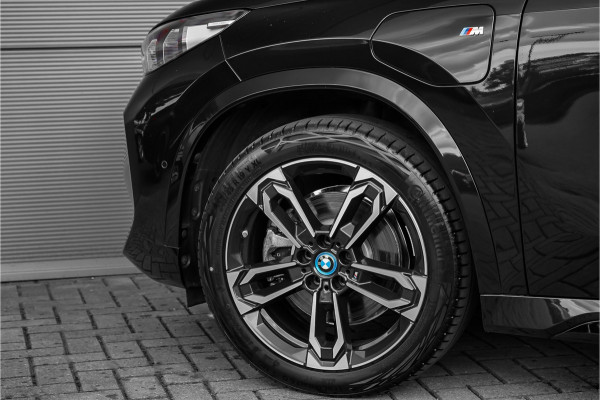 BMW X1 xDrive25e M-Sport Pano Driving Assist Pro Stuur & Stoelverw 360° HUD