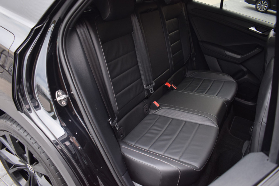 Volkswagen T-Roc 1.5 TSI R-Line Leer | Pano | Camera