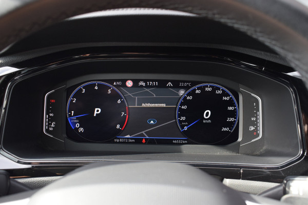 Volkswagen T-Roc 1.5 TSI R-Line Leer | Pano | Camera