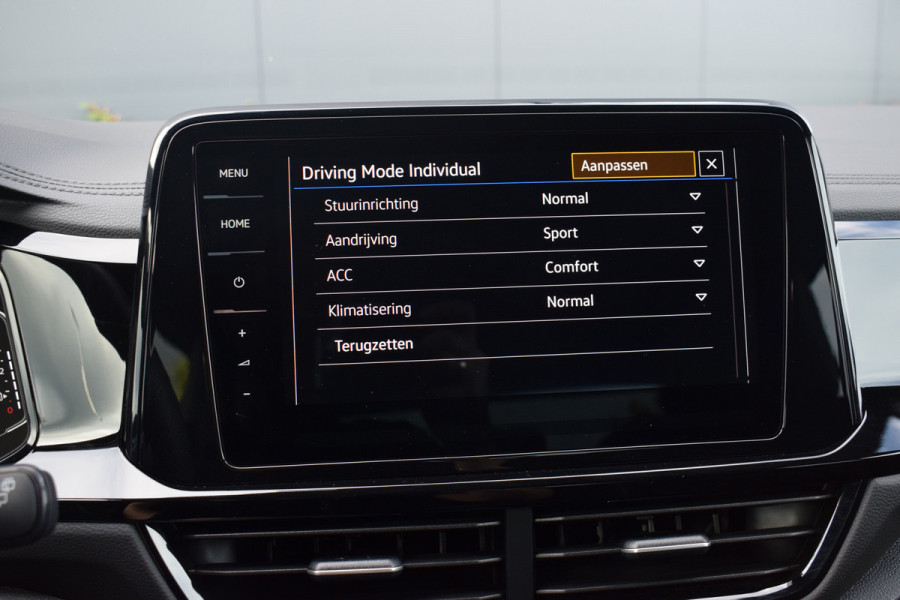 Volkswagen T-Roc 1.5 TSI R-Line Leer | Pano | Camera