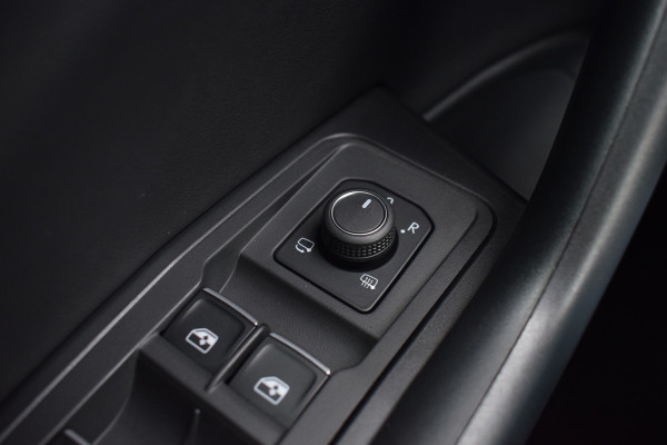 Volkswagen T-Roc 1.5 TSI R-Line Leer | Pano | Camera
