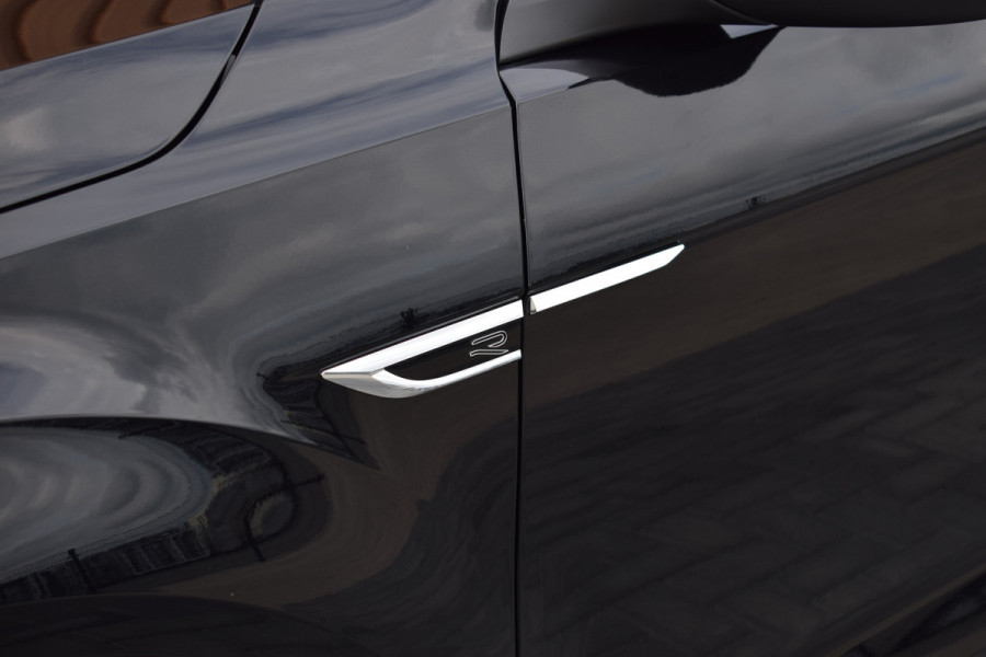 Volkswagen T-Roc 1.5 TSI R-Line Leer | Pano | Camera