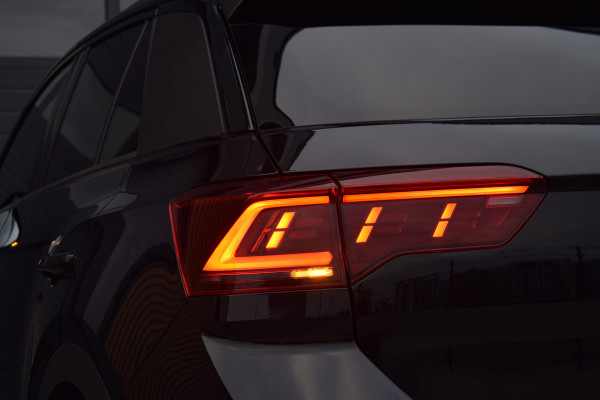 Volkswagen T-Roc 1.5 TSI R-Line Leer | Pano | Camera