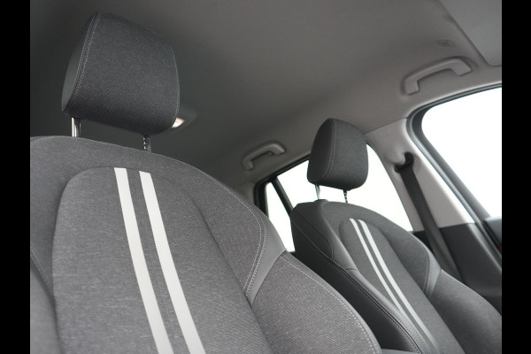 BMW X1 xDrive25e Sportline PHEV 221pk Dealer O.H | Trekhaak Afn. | Camera | Harman / Kardon | Head Up | Sporstoelen Verwarmd | Cruise Control | Carplay | Sfeerverlichting | Navigatie | DAB | 18"L.M | Plug In Hybrid |