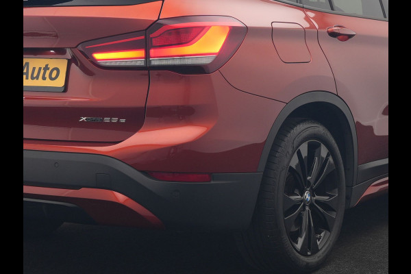 BMW X1 xDrive25e Sportline PHEV 221pk Dealer O.H | Trekhaak Afn. | Camera | Harman / Kardon | Head Up | Sporstoelen Verwarmd | Cruise Control | Carplay | Sfeerverlichting | Navigatie | DAB | 18"L.M | Plug In Hybrid |