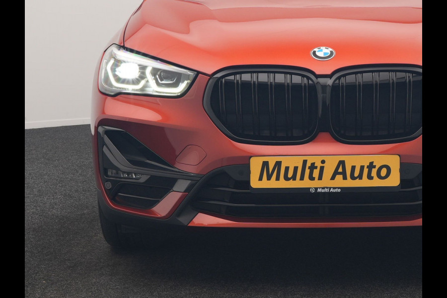 BMW X1 xDrive25e Sportline PHEV 221pk Dealer O.H | Trekhaak Afn. | Camera | Harman / Kardon | Head Up | Sporstoelen Verwarmd | Cruise Control | Carplay | Sfeerverlichting | Navigatie | DAB | 18"L.M | Plug In Hybrid |