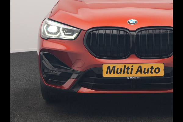 BMW X1 xDrive25e Sportline PHEV 221pk Dealer O.H | Trekhaak Afn. | Camera | Harman / Kardon | Head Up | Sporstoelen Verwarmd | Cruise Control | Carplay | Sfeerverlichting | Navigatie | DAB | 18"L.M | Plug In Hybrid |