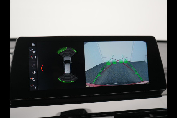 BMW X1 xDrive25e Sportline PHEV 221pk Dealer O.H | Trekhaak Afn. | Camera | Harman / Kardon | Head Up | Sporstoelen Verwarmd | Cruise Control | Carplay | Sfeerverlichting | Navigatie | DAB | 18"L.M | Plug In Hybrid |
