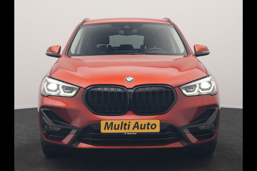 BMW X1 xDrive25e Sportline PHEV 221pk Dealer O.H | Trekhaak Afn. | Camera | Harman / Kardon | Head Up | Sporstoelen Verwarmd | Cruise Control | Carplay | Sfeerverlichting | Navigatie | DAB | 18"L.M | Plug In Hybrid |