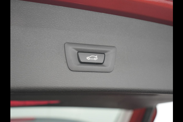 BMW X1 xDrive25e Sportline PHEV 221pk Dealer O.H | Trekhaak Afn. | Camera | Harman / Kardon | Head Up | Sporstoelen Verwarmd | Cruise Control | Carplay | Sfeerverlichting | Navigatie | DAB | 18"L.M | Plug In Hybrid |