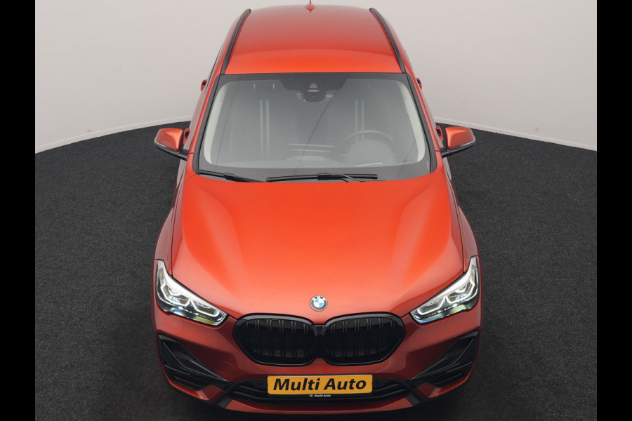 BMW X1 xDrive25e Sportline PHEV 221pk Dealer O.H | Trekhaak Afn. | Camera | Harman / Kardon | Head Up | Sporstoelen Verwarmd | Cruise Control | Carplay | Sfeerverlichting | Navigatie | DAB | 18"L.M | Plug In Hybrid |
