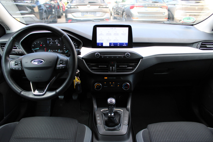 Ford FOCUS Wagon 1.0 EcoBoost Trend Edition Business | Adaptieve cruise | Trekhaak | Parkeersensoren voor + achter | Navigatie
