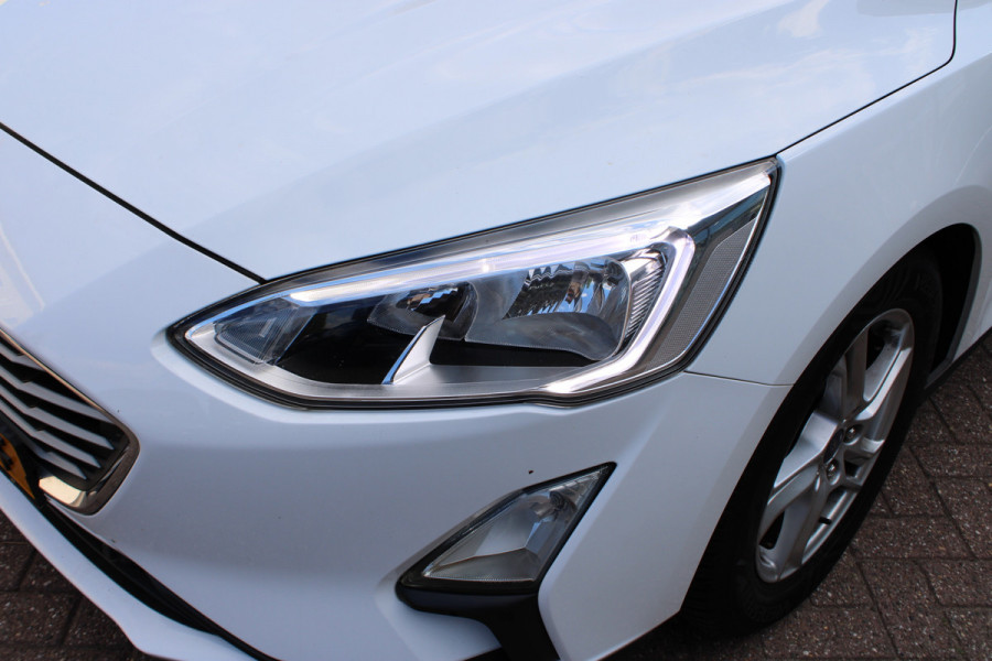 Ford FOCUS Wagon 1.0 EcoBoost Trend Edition Business | Adaptieve cruise | Trekhaak | Parkeersensoren voor + achter | Navigatie