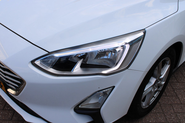 Ford FOCUS Wagon 1.0 EcoBoost Trend Edition Business | Adaptieve cruise | Trekhaak | Parkeersensoren voor + achter | Navigatie
