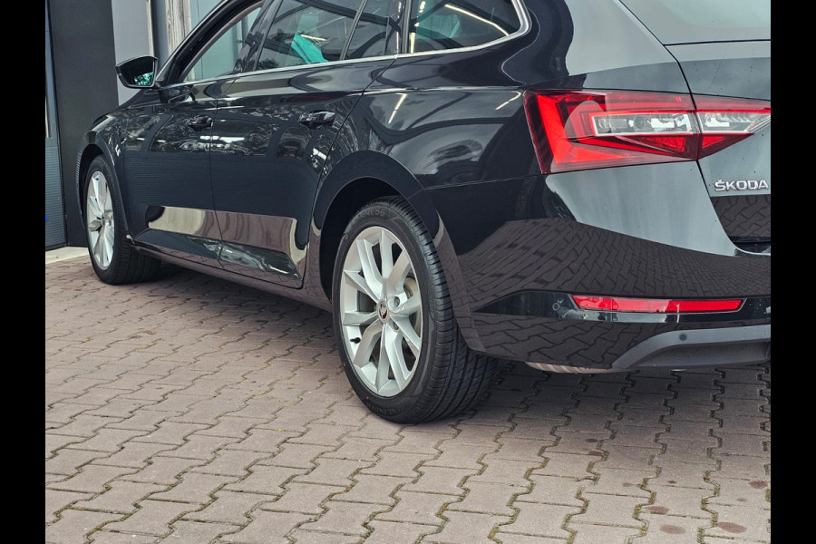 Škoda Superb Combi 1.5 TSI ACT Style Business | Automaat | Xenon | Trekhaak | Camera | App-connect | Stoelverwarming | Keyless | Sunset |