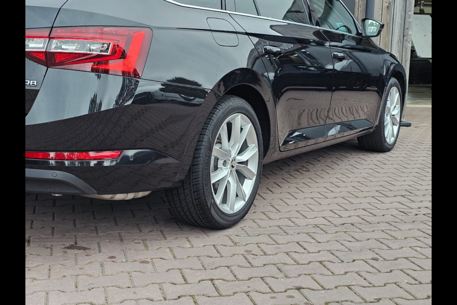 Škoda Superb Combi 1.5 TSI ACT Style Business | Automaat | Xenon | Trekhaak | Camera | App-connect | Stoelverwarming | Keyless | Sunset |