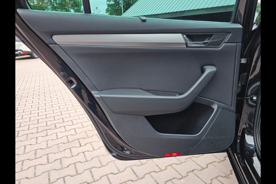 Škoda Superb Combi 1.5 TSI ACT Style Business | Automaat | Xenon | Trekhaak | Camera | App-connect | Stoelverwarming | Keyless | Sunset |