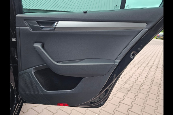 Škoda Superb Combi 1.5 TSI ACT Style Business | Automaat | Xenon | Trekhaak | Camera | App-connect | Stoelverwarming | Keyless | Sunset |