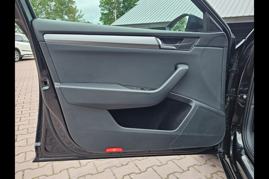 Škoda Superb Combi 1.5 TSI ACT Style Business | Automaat | Xenon | Trekhaak | Camera | App-connect | Stoelverwarming | Keyless | Sunset |