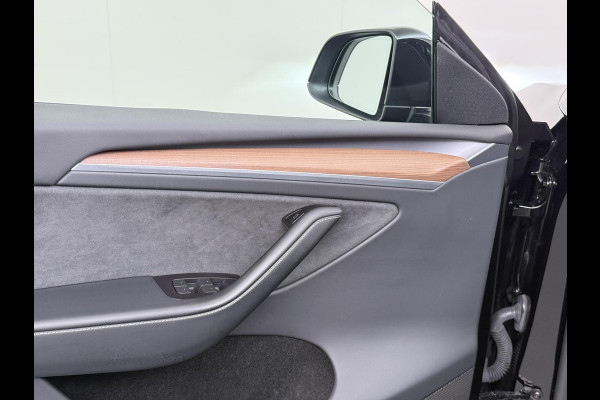 Tesla Model Y Performance AWD 75 kWh VAN:43.900,- VOOR:39.877,- UW HERFSTVOORDEEL:4.023,- SOH 95% | AFN. TREKHAAK | 21 INCH TURBINE VELGEN| TESLA FABRIEKSGARANTIE T/M 01-2027 of 80.000KM!| RESTERENDE FABRIEKSGARANTIE OP DE HOOGVOLTACCU + AANDRIJFLIJN T/M 01-2031 of 192.000KM!