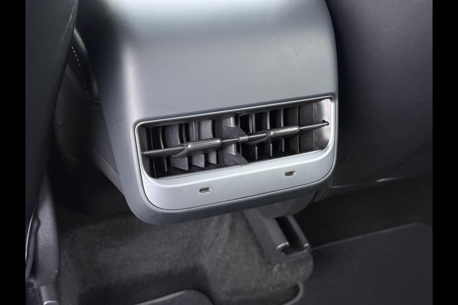 Tesla Model Y Performance AWD 75 kWh VAN:43.900,- VOOR:39.877,- UW HERFSTVOORDEEL:4.023,- SOH 95% | AFN. TREKHAAK | 21 INCH TURBINE VELGEN| TESLA FABRIEKSGARANTIE T/M 01-2027 of 80.000KM!| RESTERENDE FABRIEKSGARANTIE OP DE HOOGVOLTACCU + AANDRIJFLIJN T/M 01-2031 of 192.000KM!