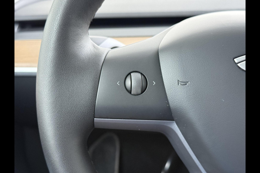 Tesla Model Y Performance AWD 75 kWh VAN:43.900,- VOOR:39.877,- UW HERFSTVOORDEEL:4.023,- SOH 95% | AFN. TREKHAAK | 21 INCH TURBINE VELGEN| TESLA FABRIEKSGARANTIE T/M 01-2027 of 80.000KM!| RESTERENDE FABRIEKSGARANTIE OP DE HOOGVOLTACCU + AANDRIJFLIJN T/M 01-2031 of 192.000KM!