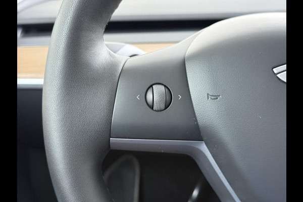 Tesla Model Y Performance AWD 75 kWh VAN:43.900,- VOOR:39.877,- UW HERFSTVOORDEEL:4.023,- SOH 95% | AFN. TREKHAAK | 21 INCH TURBINE VELGEN| TESLA FABRIEKSGARANTIE T/M 01-2027 of 80.000KM!| RESTERENDE FABRIEKSGARANTIE OP DE HOOGVOLTACCU + AANDRIJFLIJN T/M 01-2031 of 192.000KM!