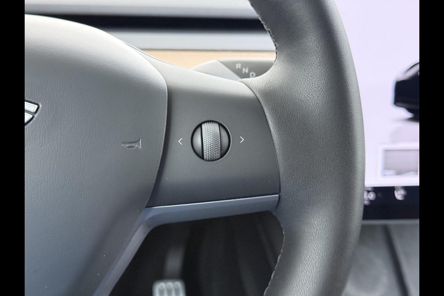 Tesla Model Y Performance AWD 75 kWh VAN:43.900,- VOOR:39.877,- UW HERFSTVOORDEEL:4.023,- SOH 95% | AFN. TREKHAAK | 21 INCH TURBINE VELGEN| TESLA FABRIEKSGARANTIE T/M 01-2027 of 80.000KM!| RESTERENDE FABRIEKSGARANTIE OP DE HOOGVOLTACCU + AANDRIJFLIJN T/M 01-2031 of 192.000KM!