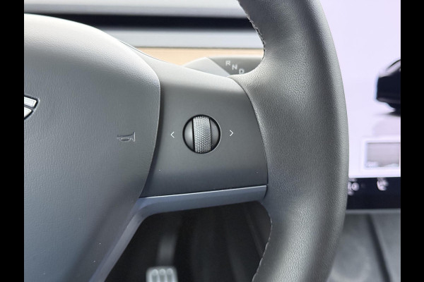Tesla Model Y Performance AWD 75 kWh VAN:43.900,- VOOR:39.877,- UW HERFSTVOORDEEL:4.023,- SOH 95% | AFN. TREKHAAK | 21 INCH TURBINE VELGEN| TESLA FABRIEKSGARANTIE T/M 01-2027 of 80.000KM!| RESTERENDE FABRIEKSGARANTIE OP DE HOOGVOLTACCU + AANDRIJFLIJN T/M 01-2031 of 192.000KM!