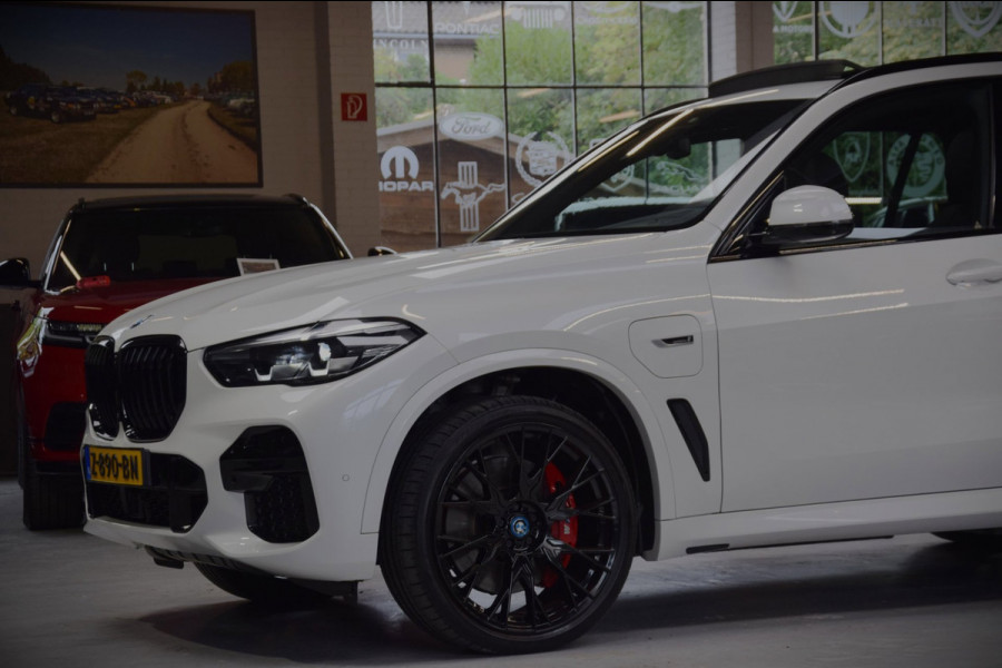 BMW X5 XDrive45e High Executive*M-Pakket* Panoramadak|ACC|360 View|Luchtvering|Compleet onderhouden