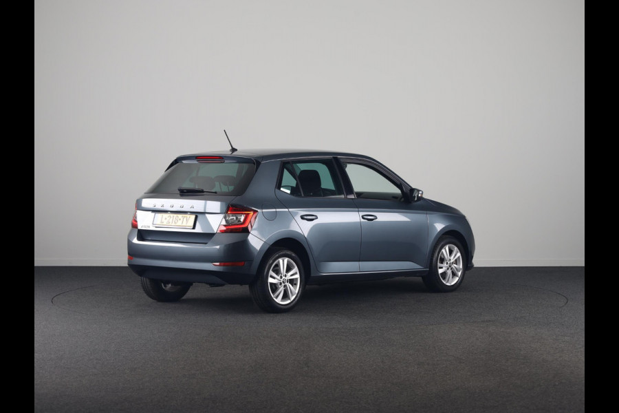 Škoda Fabia 1.0 TSI Ambition 95 pk | Navigatie via App | Parkeersensoren achter | Autom. airco | Cruise control | Apple Carplay/Android Auto |