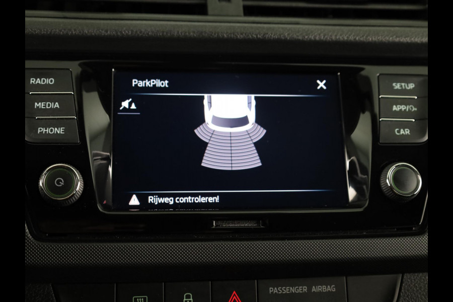 Škoda Fabia 1.0 TSI Ambition 95 pk | Navigatie via App | Parkeersensoren achter | Autom. airco | Cruise control | Apple Carplay/Android Auto |
